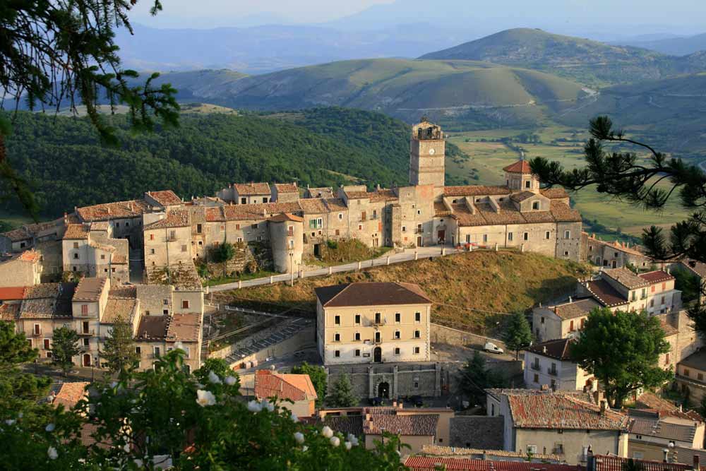 Abruzzo-castel-del-monte