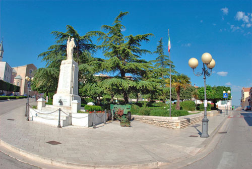 Piazza-di-Montenero-di-Bisaccia