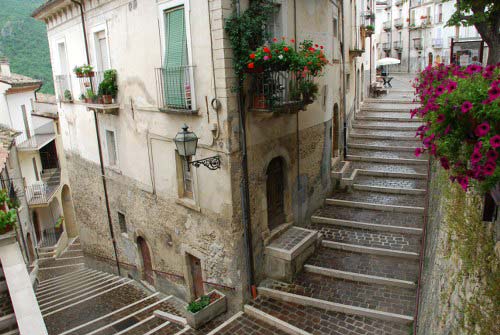 Anversa-village-alleys-Abruzzo