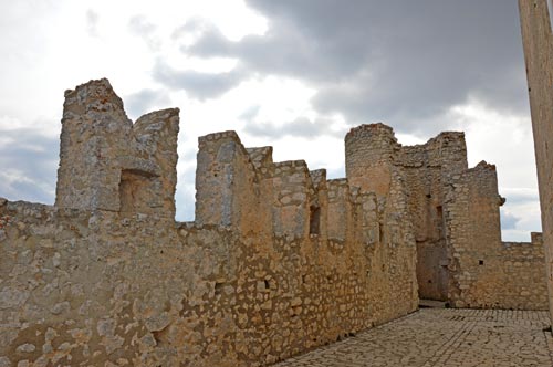 Medieval-Castle-Rocca-Calascio-Abruzzo