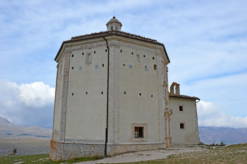 Church-rocca-calascio-Abruzzo