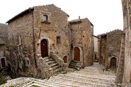 Rocca-Calascio-aquila-borgo