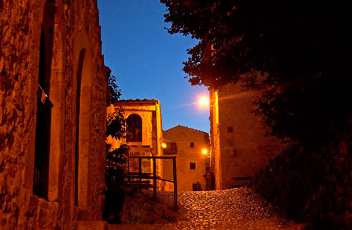 Village-Rocca-calascio-abruzzo-of-night