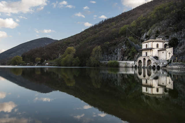 lago-Scanno-Abruzzo