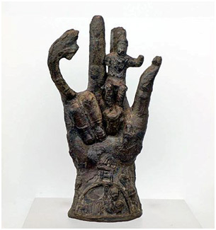 Hand-bronze-villa-santa-maria