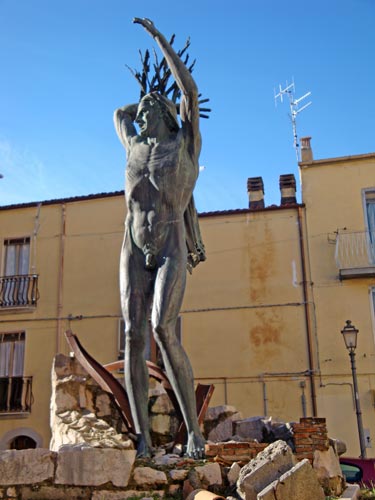 Statue-victims-September-X-Isernia-Molise