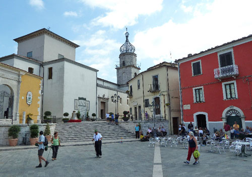 Sepino-Molise-Piazza-Neratio-Prisco