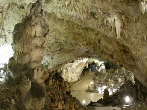 Grotte-del-Cavallone-nel-cuore-del-Parco-nazionale-della-Majella