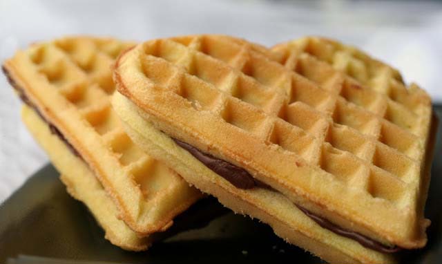 Le pizzelle abruzzesi – Abruzzo typical “waffles”