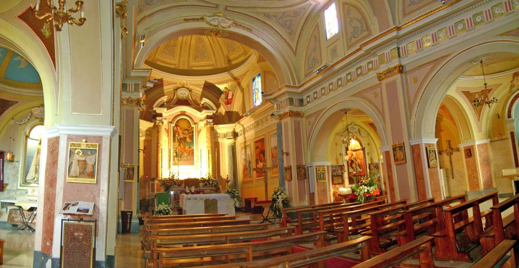 Interno-chiesa-San-Cosma-e-Damiano-Roccascalegna