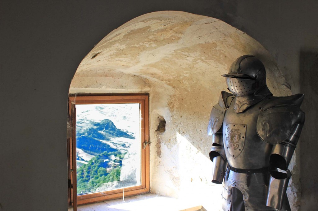 armor-the-castle-of-Roccascalegna