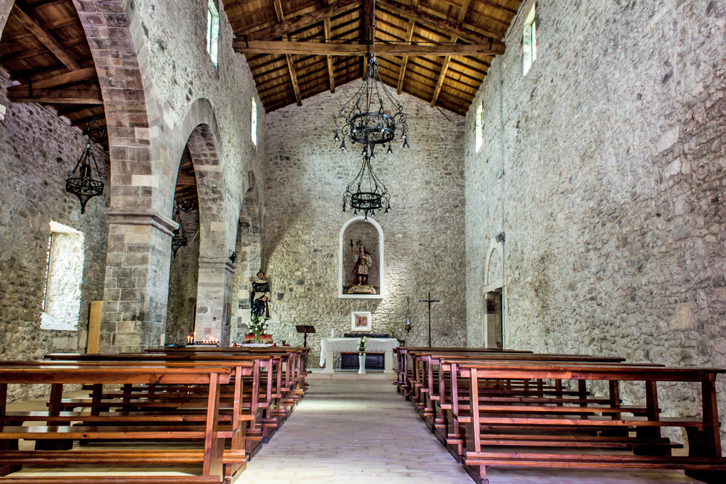 internal-church-of-san-pietro-roccascalegna-chieti