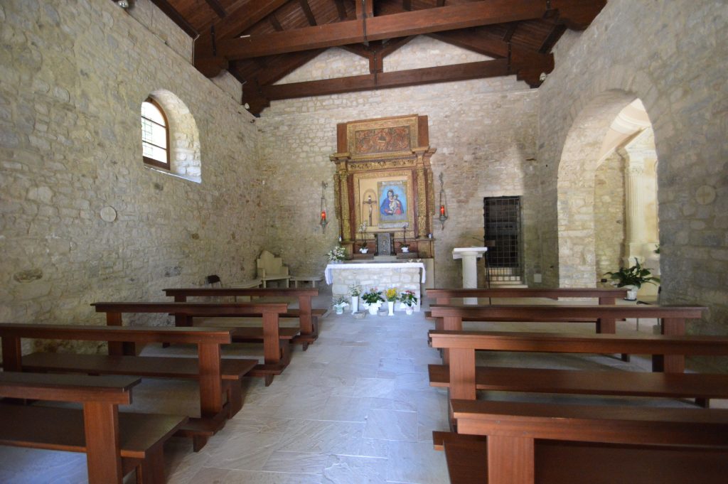 Fraine-interno-chiesa