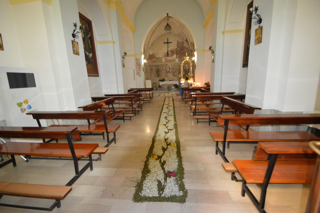 internal-church-carunchio