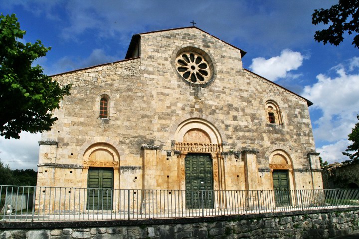 Esterno della chiesa di San Tommaso Bercett